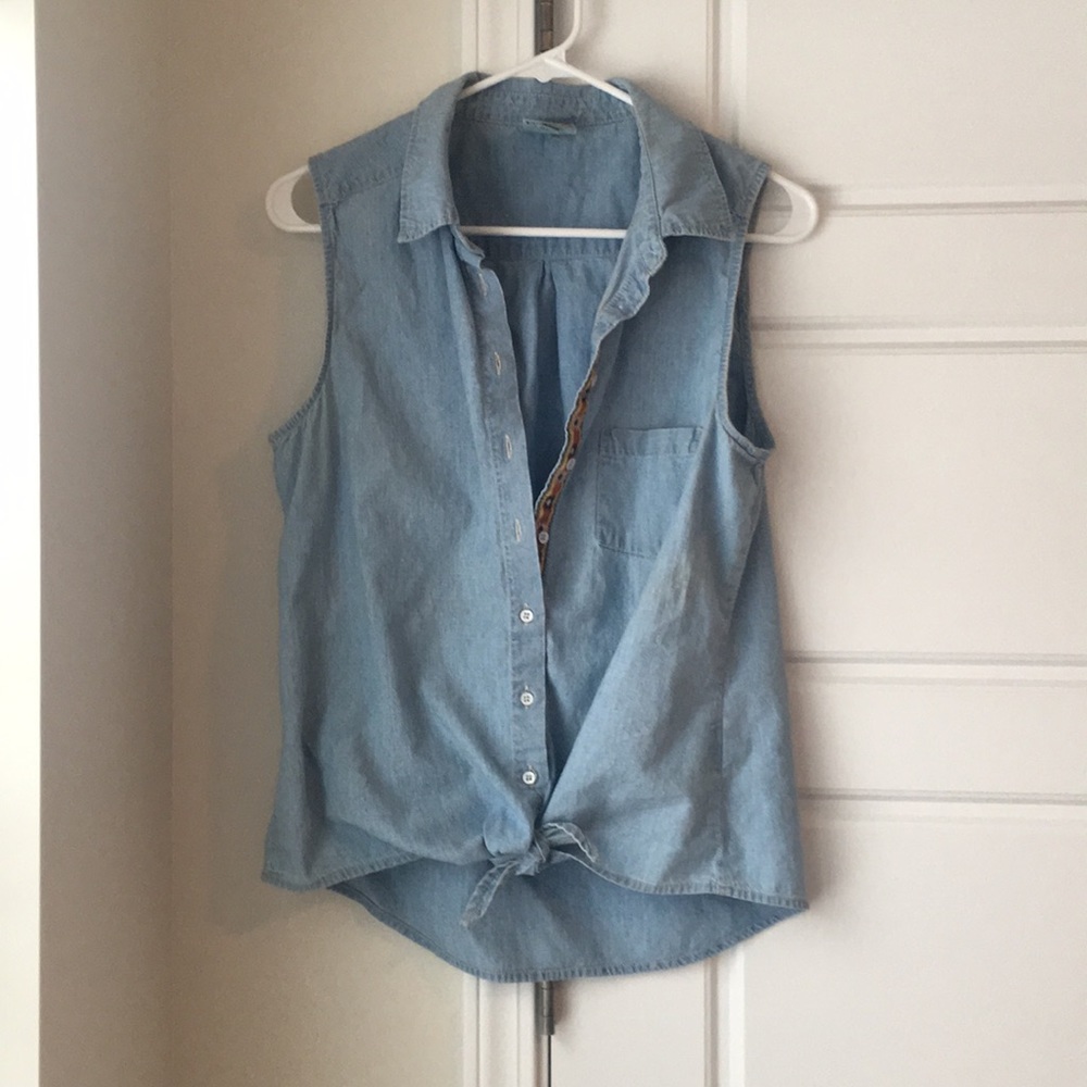 Sleeveless denim top!
